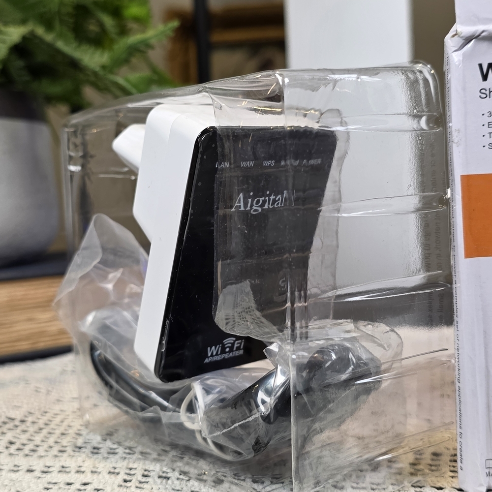 New Wireless-N Mini Router 300Mbps WiFi Repeater Signal Booster AP/Bridge - Picture 9 of 10